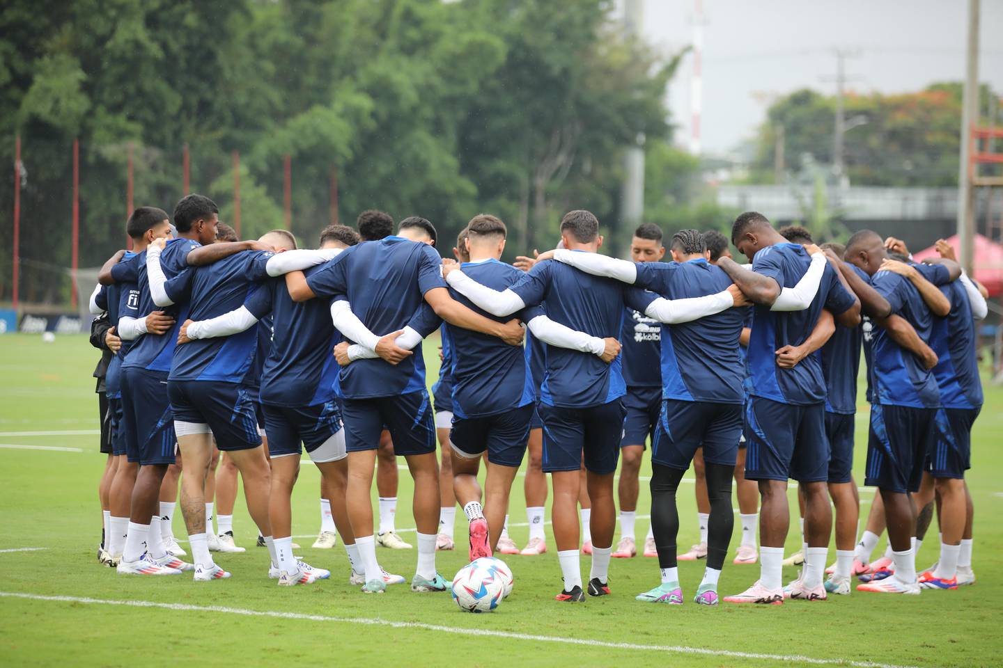 La Selección de Costa Rica continúa con sus prácticas en el Proyecto Gol. El equipo patrio viajará este domingo en un chárter a Los Ángeles para encarar la Copa América.