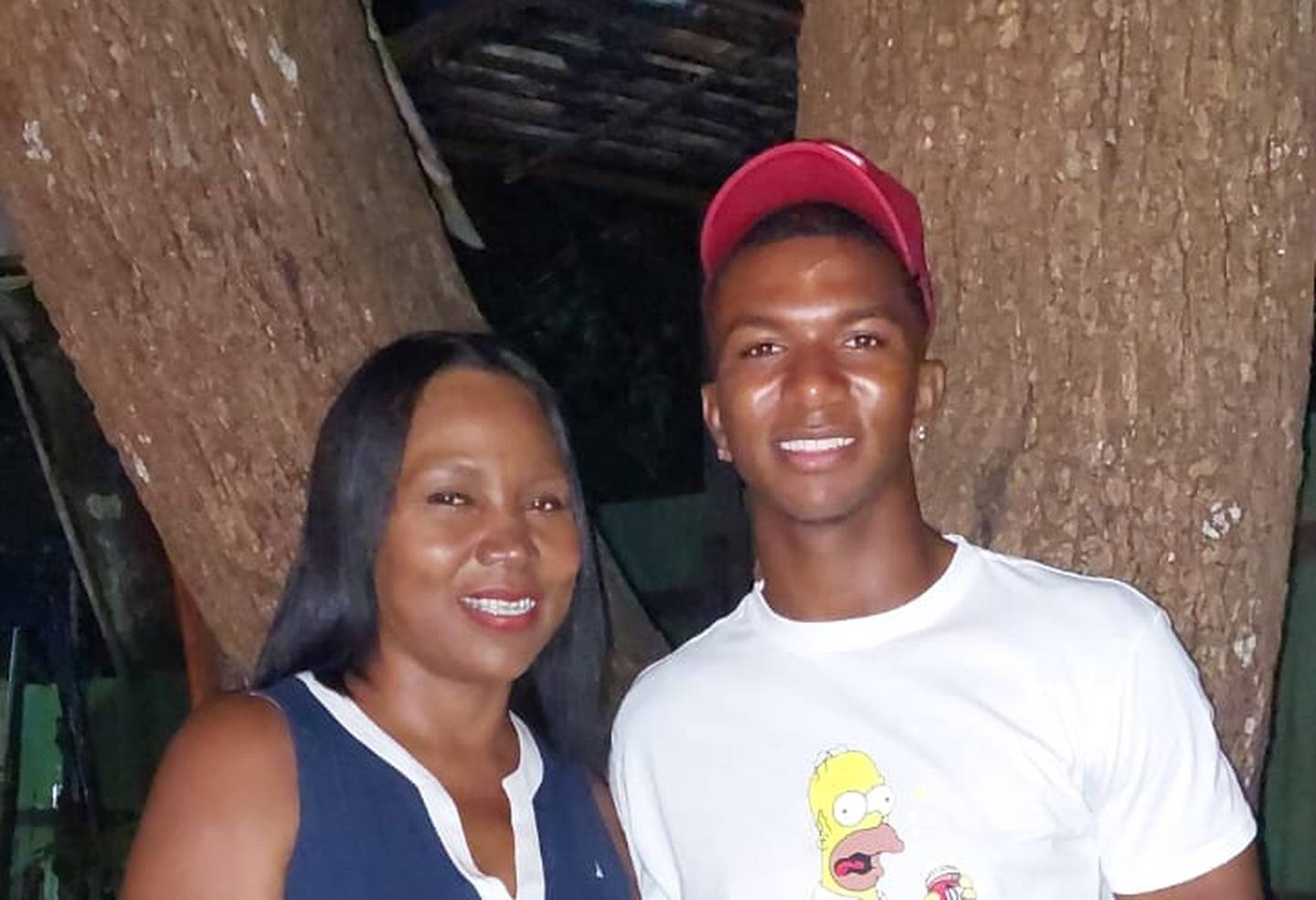 Mirta Mitchell disfruta al ver a su hijo Jeyland Mitchell realizado como futbolista de Liga Deportiva Alajuelense.