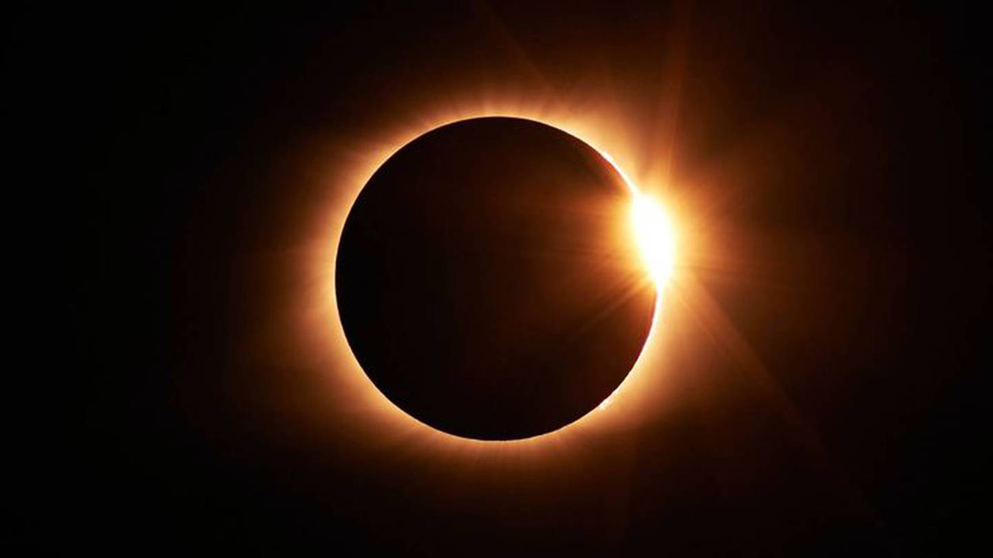 Eclipse de sol ¿Por qué la luna se verá más grande de normal este