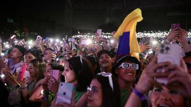 Famoso artista mostró su amor por Costa Rica dando concierto en Estados Unidos con bandera tica 