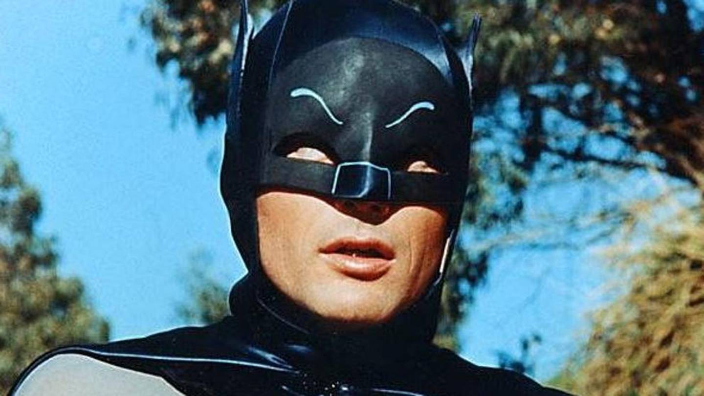 Conmemoran dos años del fallecimiento del primer actor que se vistió de  Batman en la televisión | La Teja