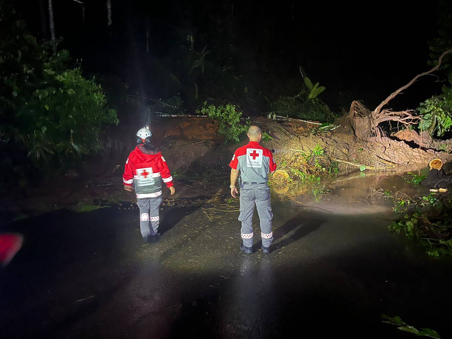 Cruz Roja rescató a 75 personas que quedaron aislados tras fuertes lluvias