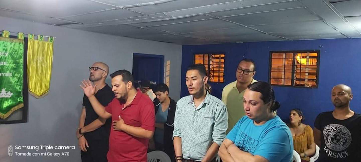 Ministerio Amor Sin Fronteras abrió sus puertas hace 6 años para que los miembros de la comunidad LGTBIQ encuentren un espacio para adorar a Dios.