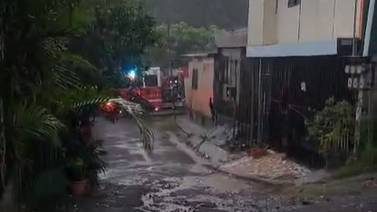 Cruz Roja evacúa a 14 personas debido a fuertes lluvias que afectaron sus viviendas 