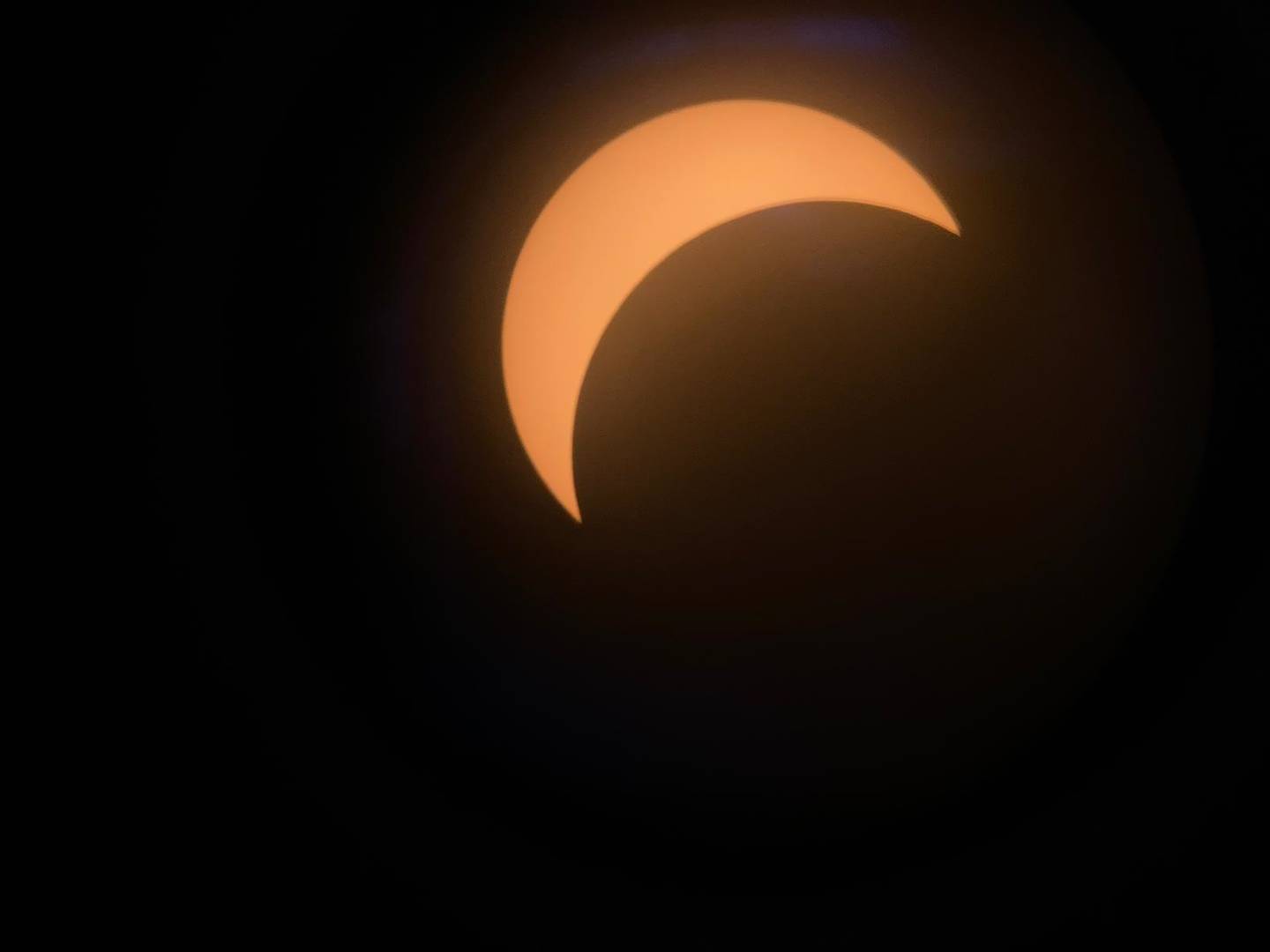 Nuestro corresponsal en Estados Unidos, William E.  Cordero, cubrió el eclipse total de sol en el estado de Vermont,  Estados Unidos, el 8 de abril del 2024