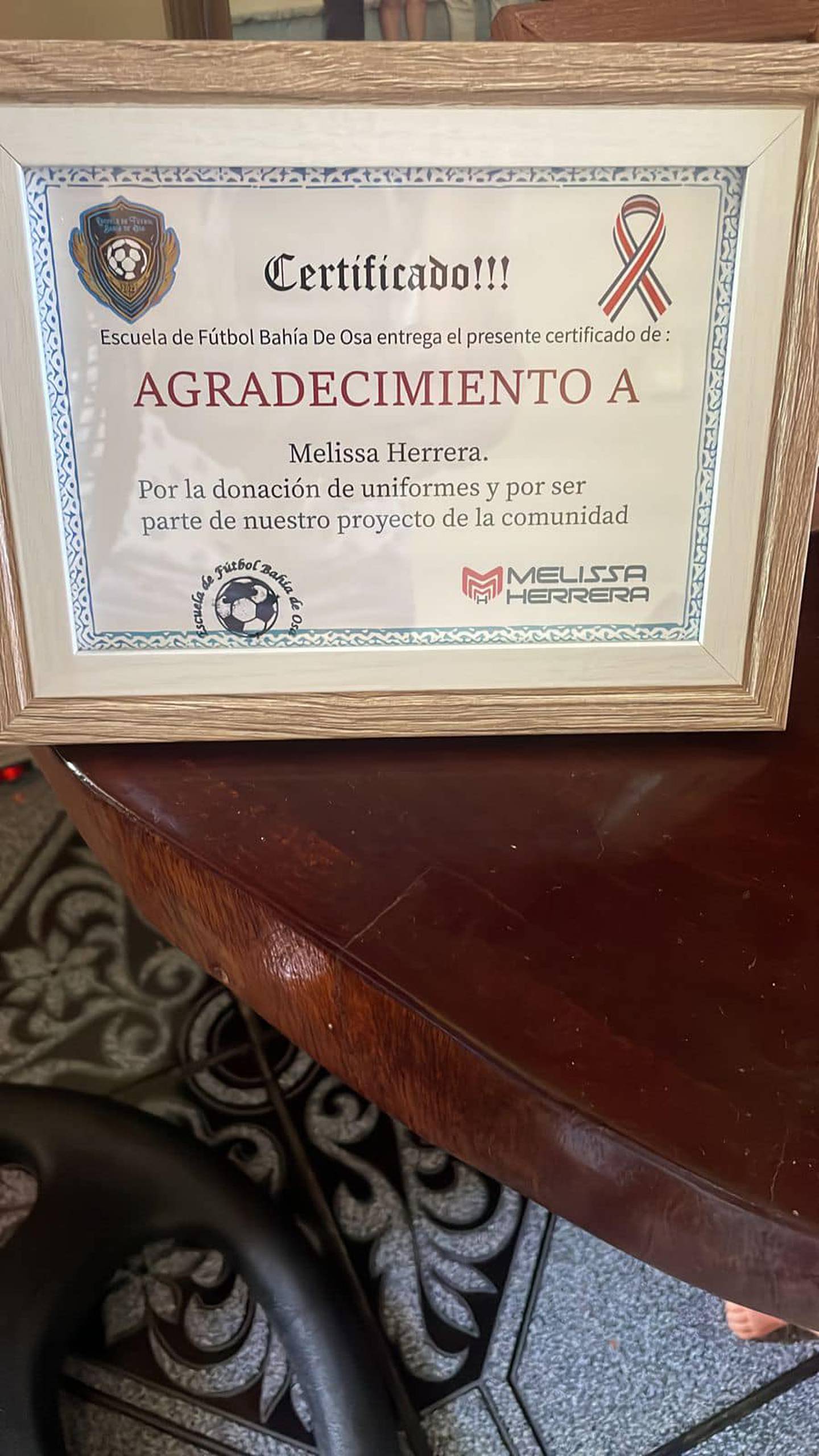 Melissa Herrera, donación, certificado, escuela de fútbol bahía de osa