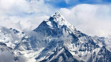 Deshielo del Everest deja al descubierto terribles hallazgos