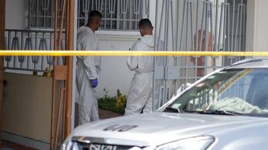 Asesinan a estilista en una exclusiva zona del país y dejan el cuerpo en el corredor de la casa