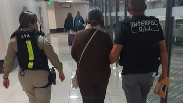 Señora puso un pie en Costa Rica y la recibió la Interpol 