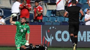 Uno de los árbitros del juego entre Perú y Canadá se desploma en pleno partido