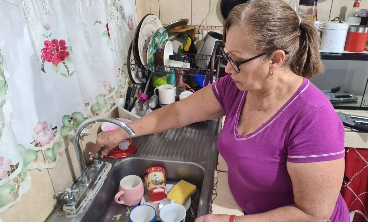 Maribel Rodríguez vive en San Miguel y dice que le quitan el agua todos los días