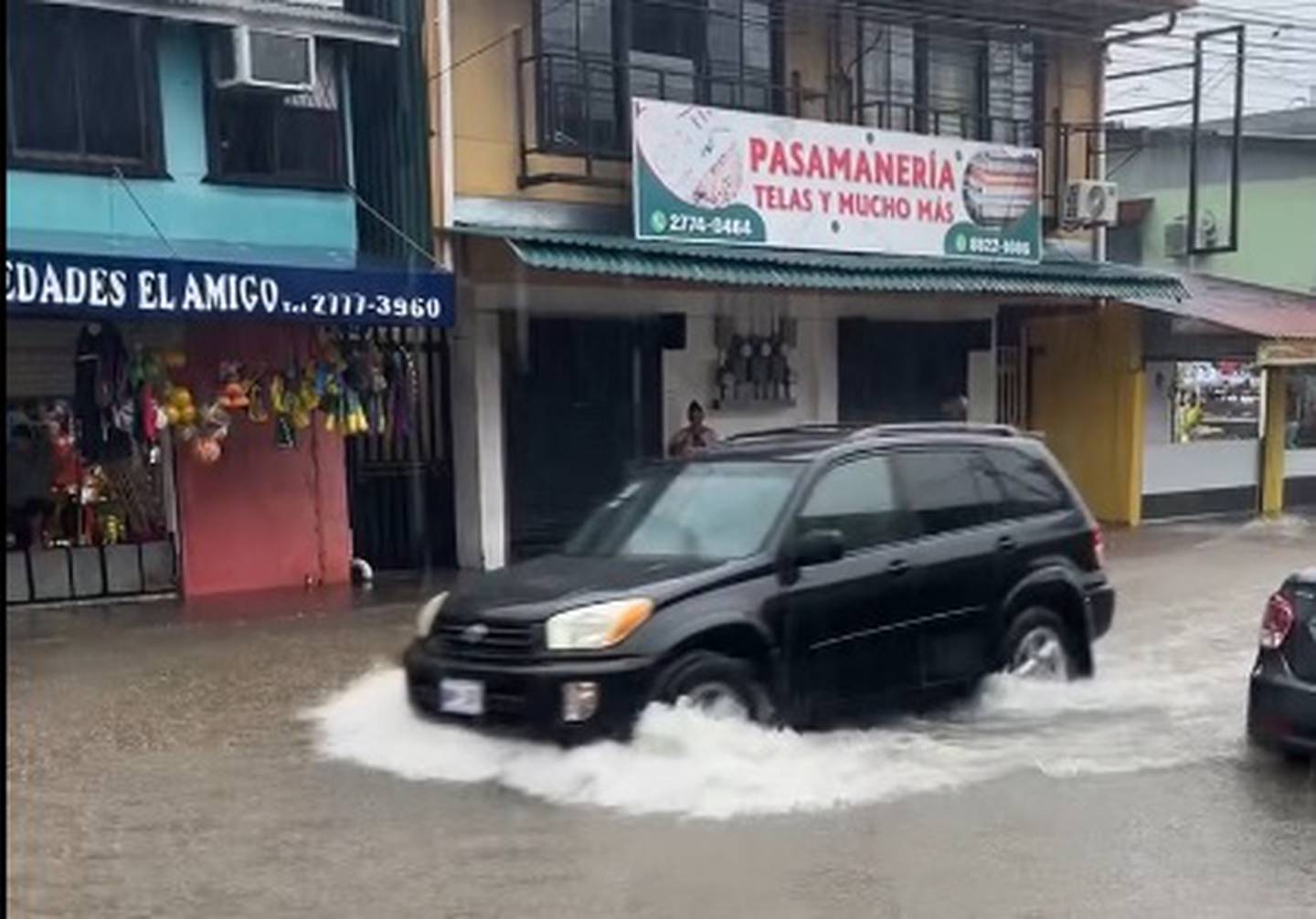 En Quepos se registraron varias inundaciones este miércoles. Foto tomada de redes.