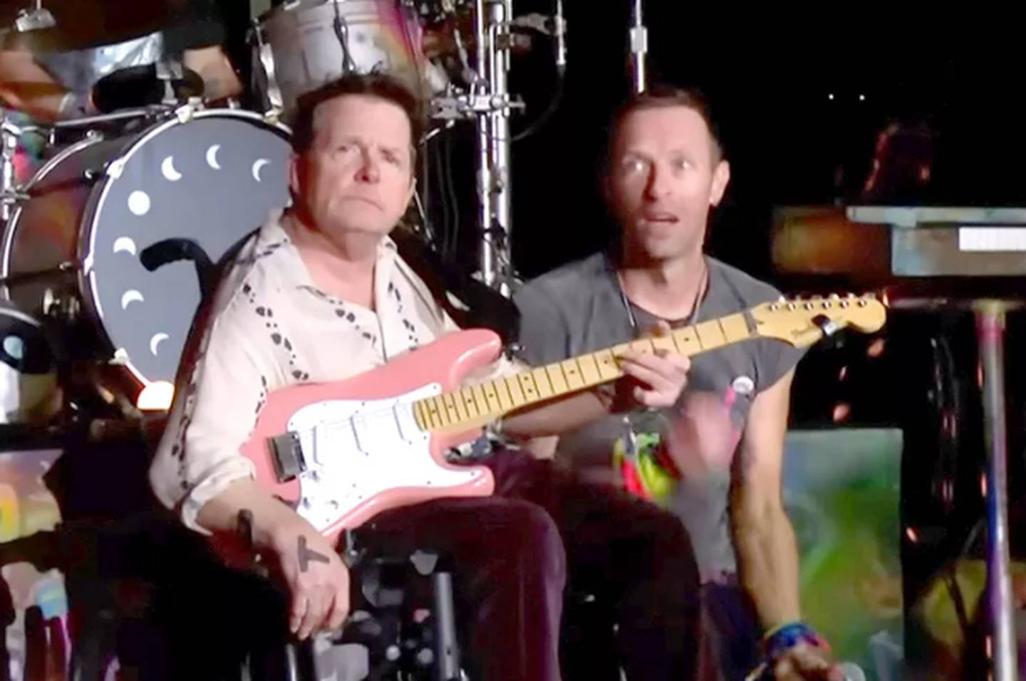 El actor Michael J Fox se robó el show durante la presentación de Coldplay en un festival en Inglaterra.