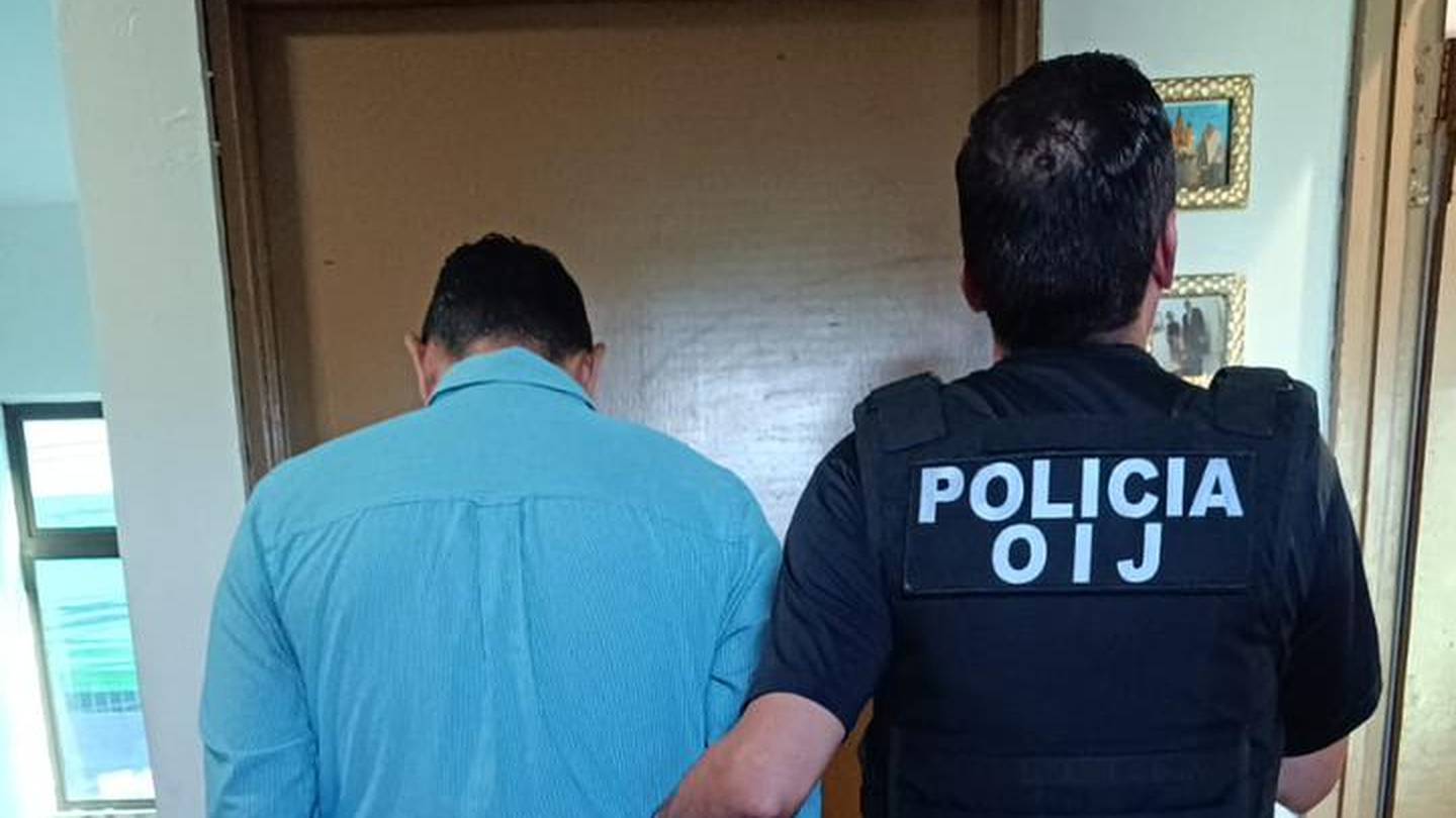 Dos abogados de apellidos Chaves Arias están entre los detenidos de una banda sospechosa de multimillonarios fraudes registrales al robar propiedades en Costa Rica. Foto: OIJ